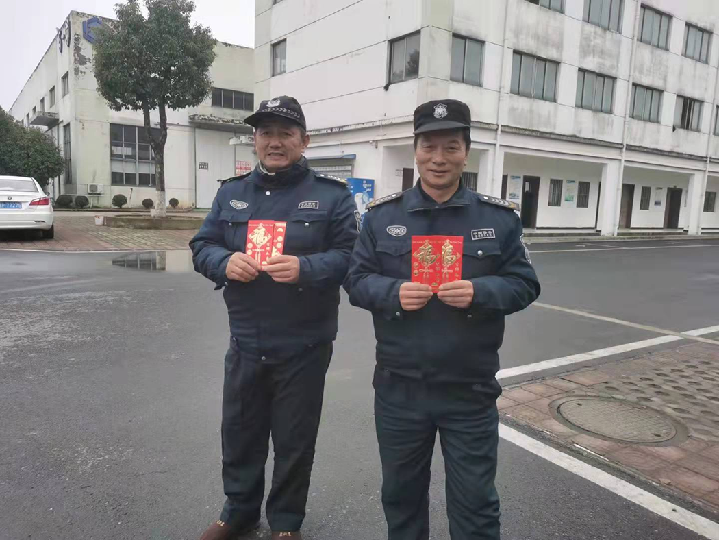 新涛慰问春节加班员工